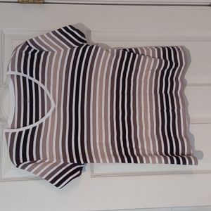 Short sleeve top in various shades of brown, size XL